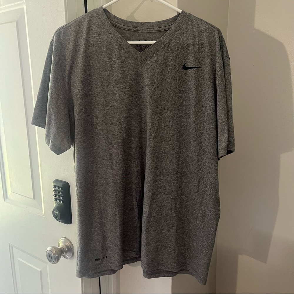 Nike men’s v neck tee